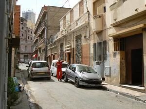 rue Roty a cote Jean mermoze qui part de la place 